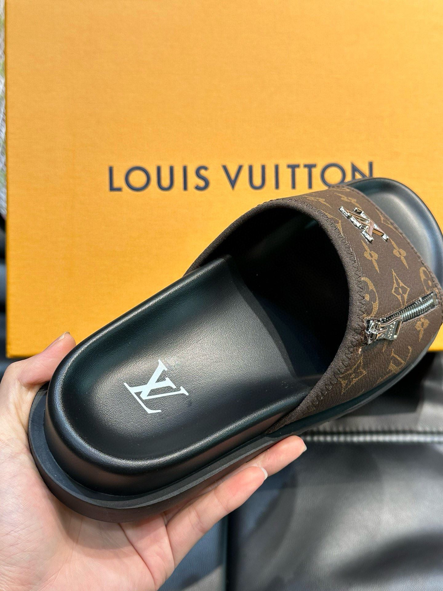 Louis Vuitton Slippers